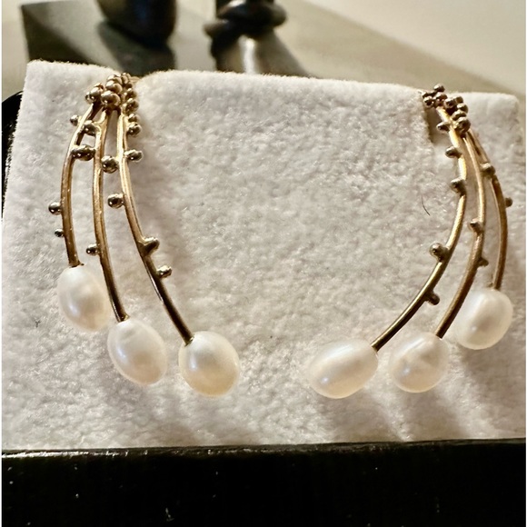 Unique Handmade Oval Pearl & Gold Granulated Earrings ~ lovely for a bride to be - Picture 4 of 7